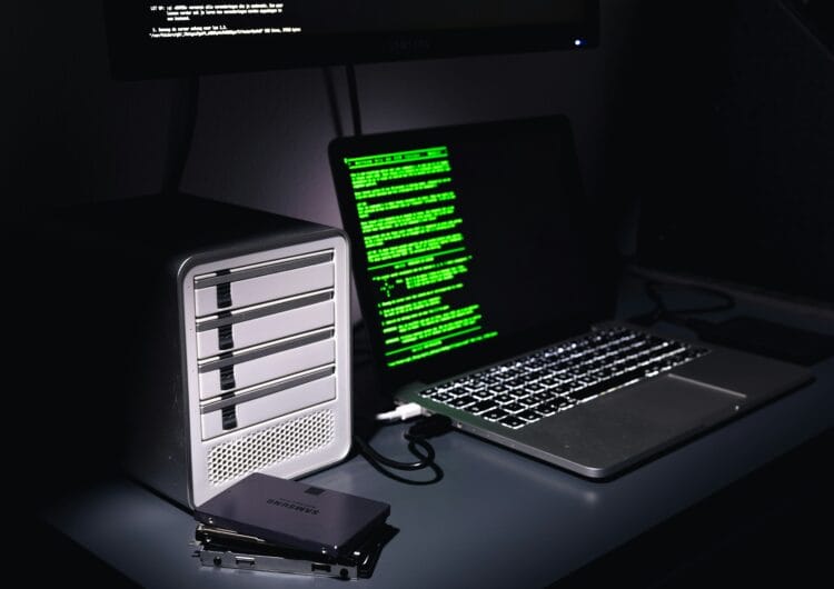 Cyberbezpieczeństwo co to – Kompletny przewodnik dla firm i użytkowników