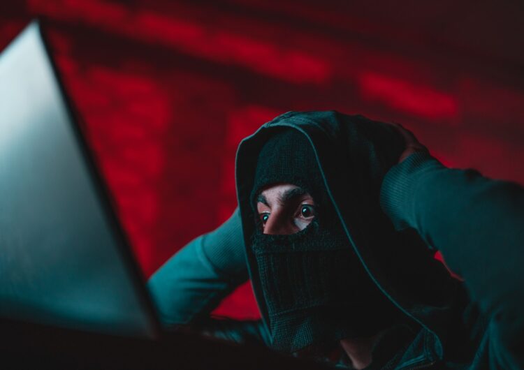 10 Sygnałów, że Twoja Firma Pada Ofiarą Cyberataku [2026]